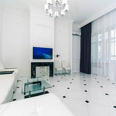 Vip Apartment Near Kreschatyk, 31А Pushkinska Street Kiev Eksteriør billede