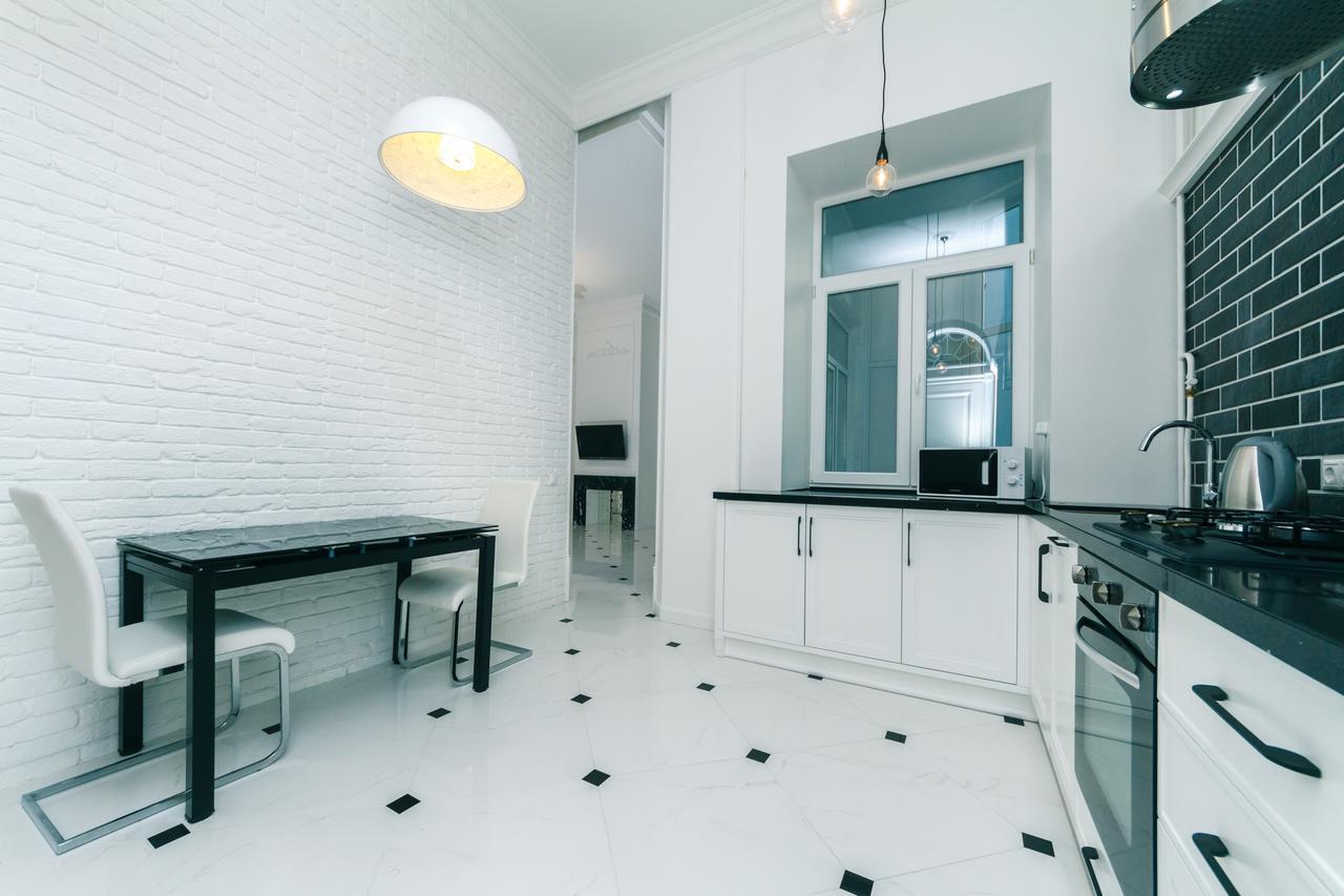 Vip Apartment Near Kreschatyk, 31А Pushkinska Street Kiev Eksteriør billede