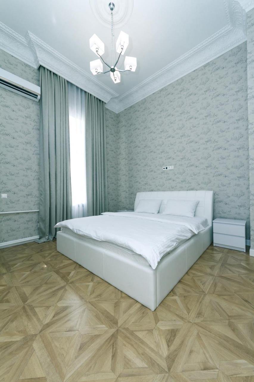 Vip Apartment Near Kreschatyk, 31А Pushkinska Street Kiev Eksteriør billede